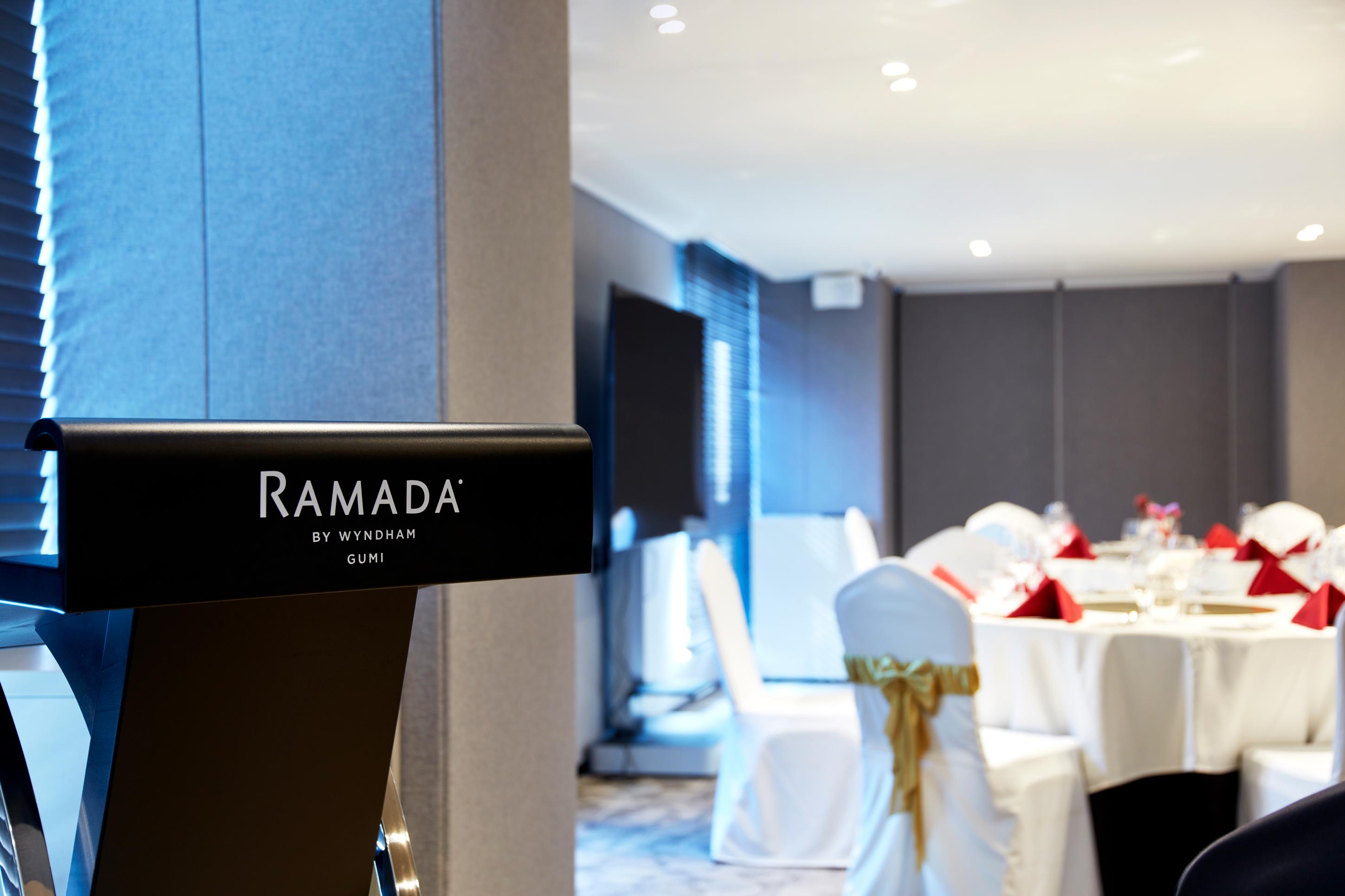Готель Ramada By Wyndham Gumi Екстер'єр фото